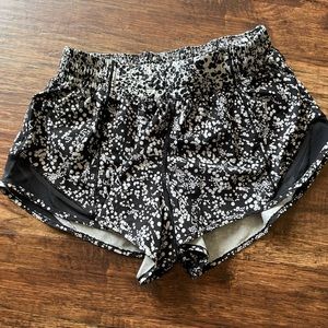 Hotty Hot Short printed Lululemon size 6